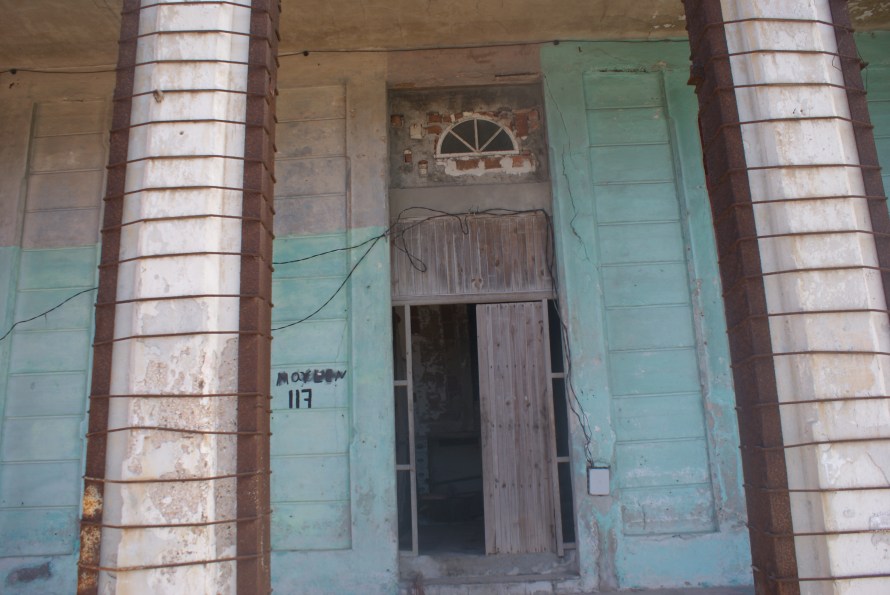 A blue door equal to the choice in the matrix?
